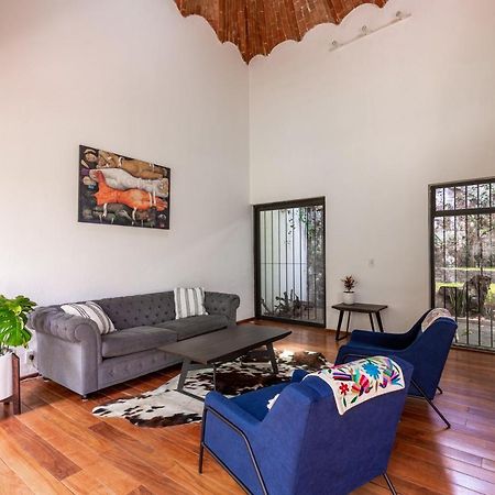 Casa Blanca In Coyoacan Mexico by Eksteriør bilde