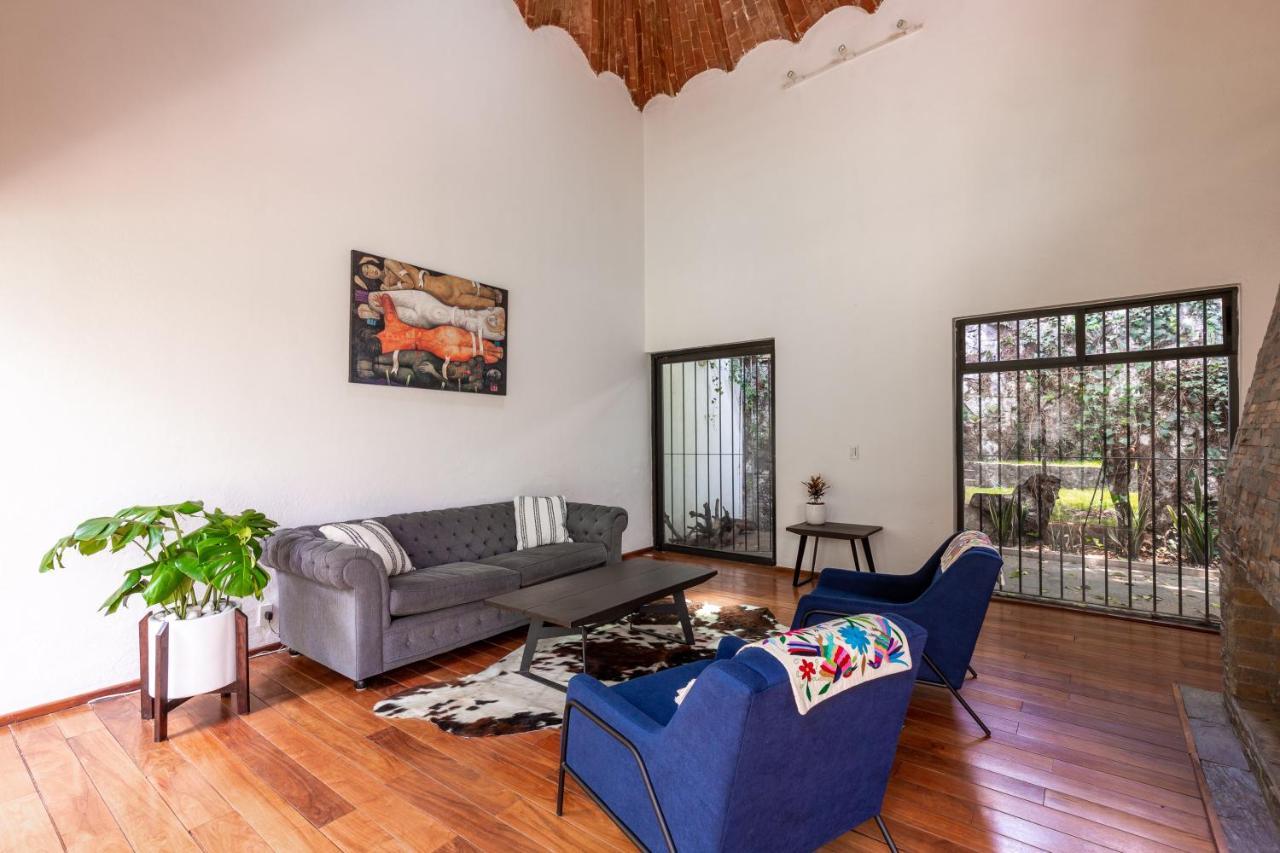 Casa Blanca In Coyoacan Mexico by Eksteriør bilde