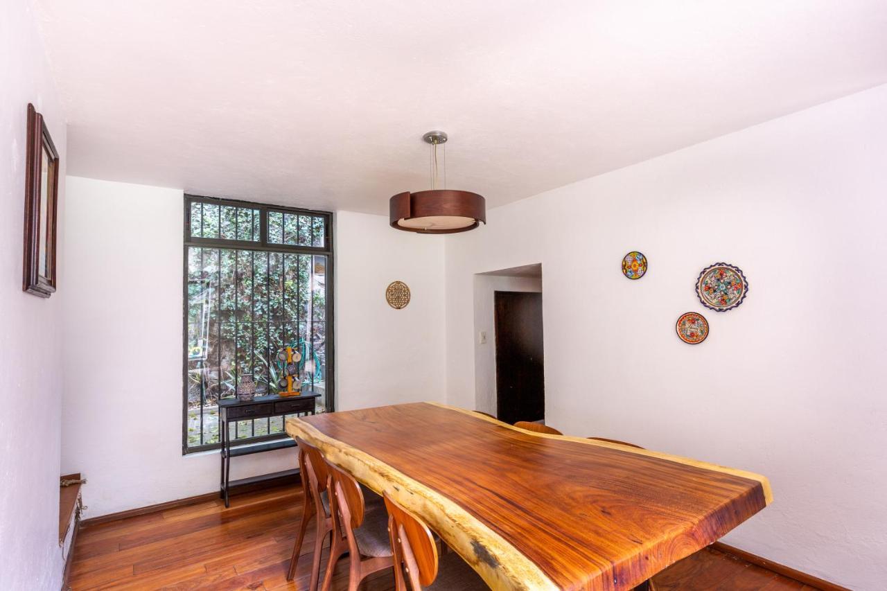 Casa Blanca In Coyoacan Mexico by Eksteriør bilde