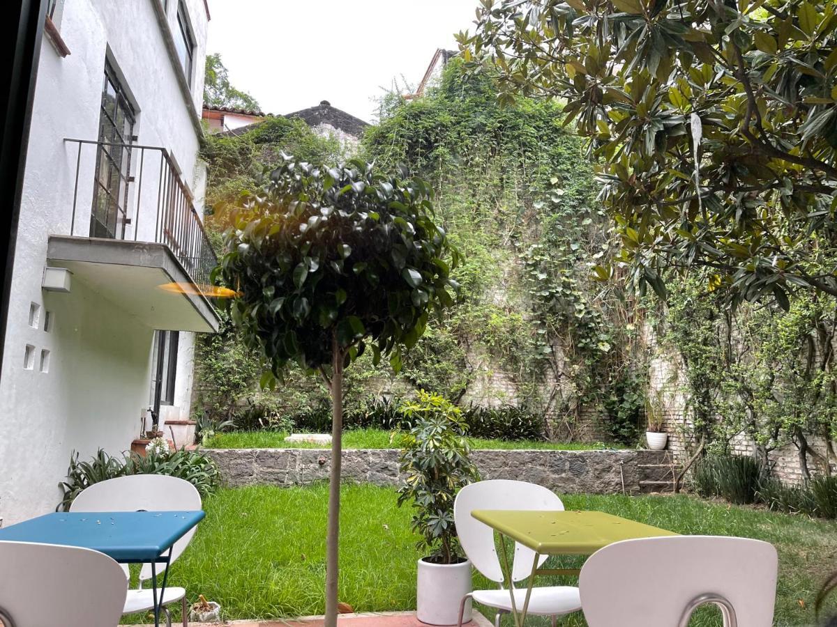 Casa Blanca In Coyoacan Mexico by Eksteriør bilde